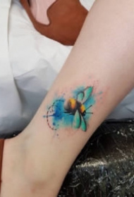 蜜蜂纹身 9款勤劳的小蜜蜂纹身图片赏析
