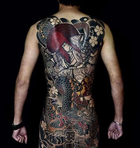 日式后背武士龙纹身图案