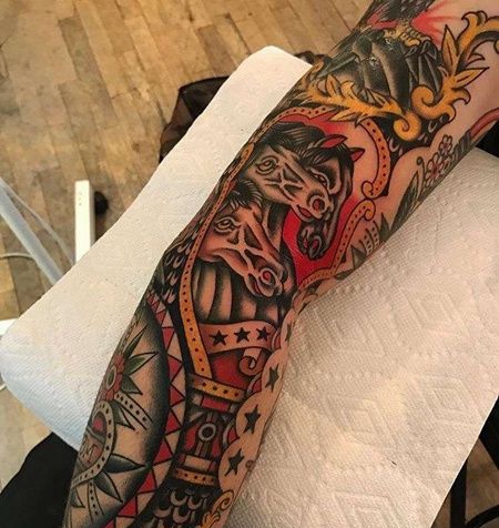 Old School胳膊马纹身图案