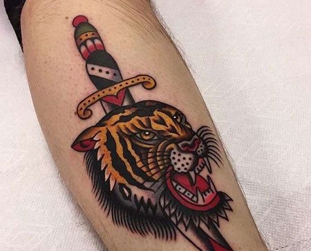 Old School小腿老虎匕首纹身图案