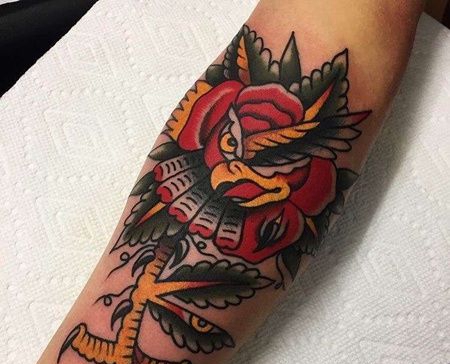 Old School小臂玫瑰老鹰纹身图案