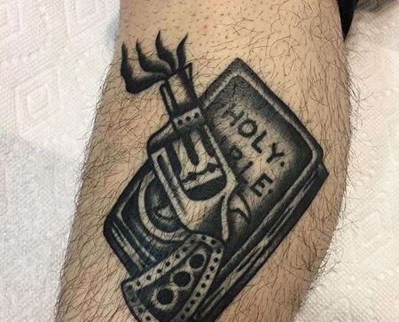 Old School小腿枪书纹身图案