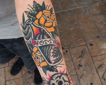 Old School小臂瓶子玫瑰纹身图案