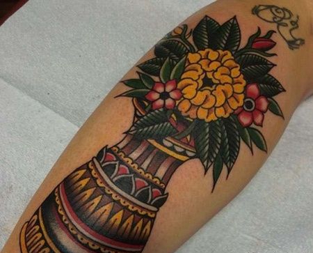 Old School小臂花瓶花卉纹身图案