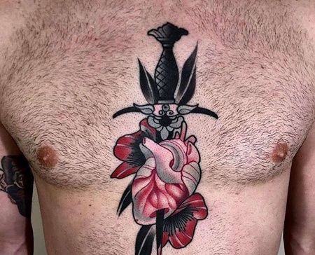 New School前胸心脏匕首纹身图案