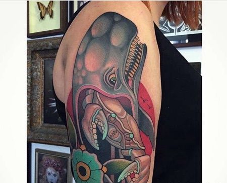 New School大臂鲸鱼螃蟹纹身图案