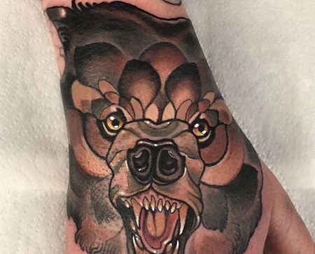 New School手背熊纹身图案
