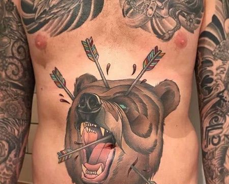 New School腹部熊纹身图案