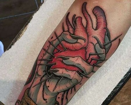 New School小腿手心脏纹身图案