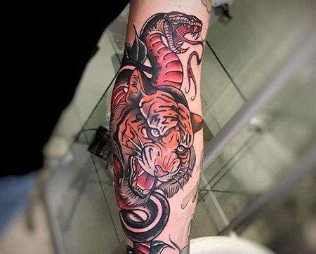 New School小臂老虎蛇纹身图案