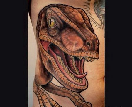 New School侧腰恐龙纹身图案