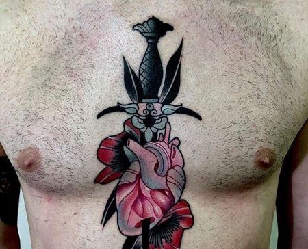 New School前胸匕首心脏纹身图案