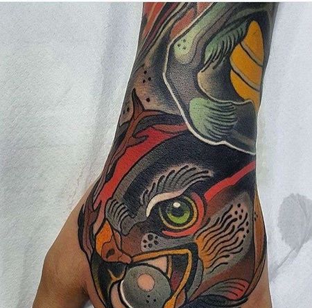 New School手背老鹰纹身图案