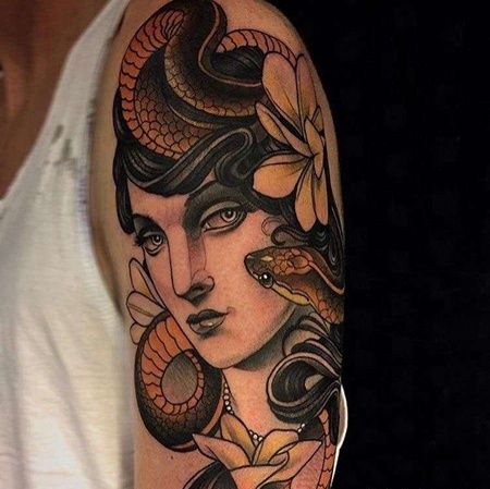 New School大臂女人蛇纹身图案