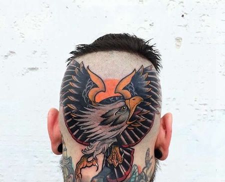 New School后脑勺老鹰纹身图案