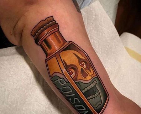 New School大臂瓶子纹身图案