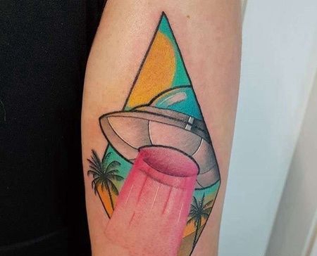 New School大臂飞碟纹身图案