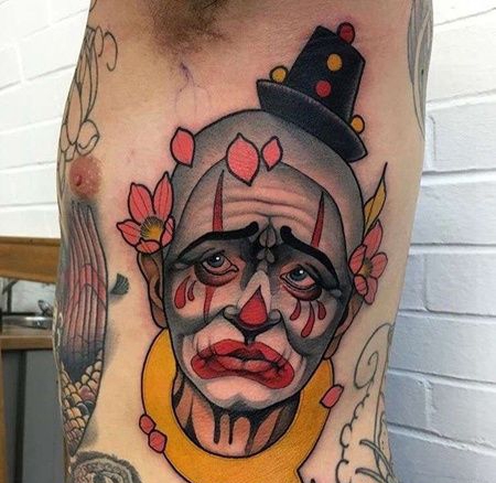New School侧腰小丑纹身图案