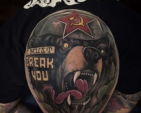 New School头顶熊纹身图案
