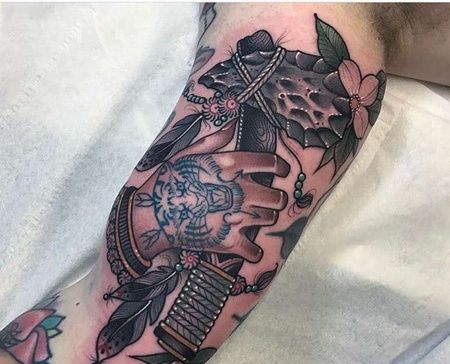 New School大臂手斧头纹身图案