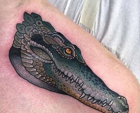 New School肩上鳄鱼纹身图案