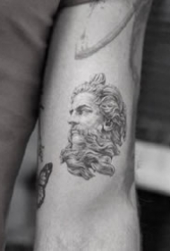 一组精致小针素色纹身图片