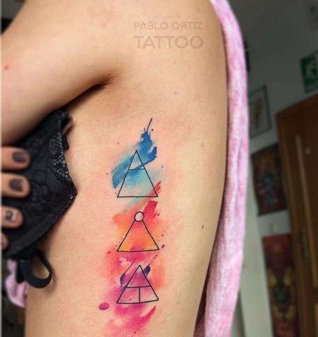 水彩侧腰几何纹身图案