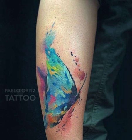 水彩小腿蝴蝶纹身图案