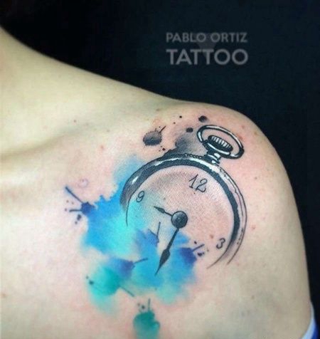 水彩锁骨钟表纹身图案