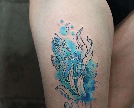 水彩大腿海马纹身图案