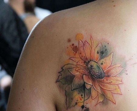 水彩后背向日葵纹身图案