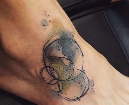 水彩脚背地球纹身图案