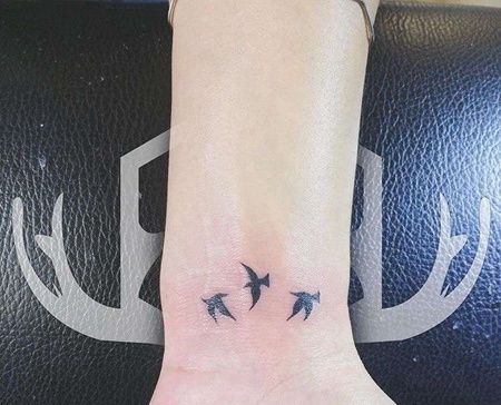 小清新手腕鸟纹身图案