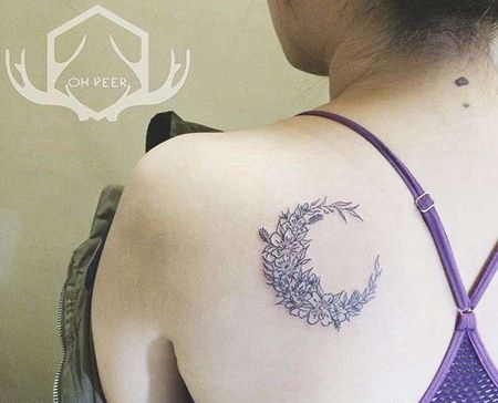 小清新后背花环纹身图案