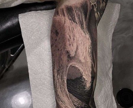 写实大臂海浪纹身图案