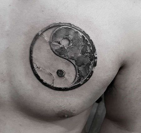 写实前胸太极纹身图案