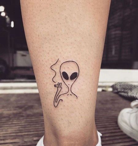 小清新小腿外星人纹身图案