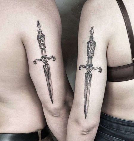 点线大臂剑纹身图案