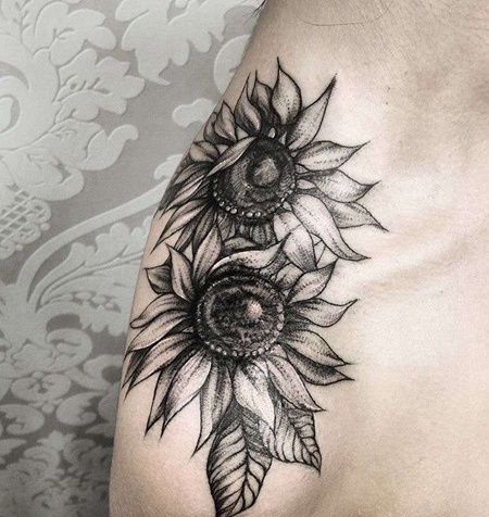 点线肩上向日葵纹身图案