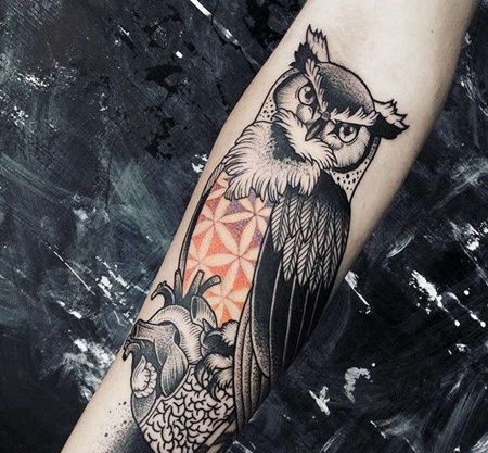 点线小臂猫头鹰心脏纹身图案