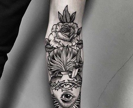 线条小臂心脏匕首花纹身图案