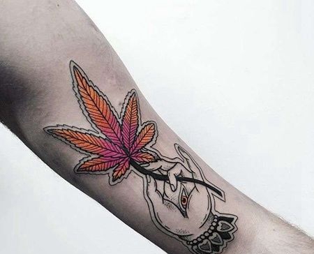 New School大臂手叶子纹身图案