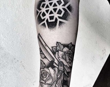 点线小臂折刀玫瑰纹身图案