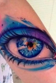 眼睛纹身 超逼真的9款写实黑灰大眼睛纹身图案