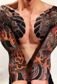 一组新传统男生花臂纹身