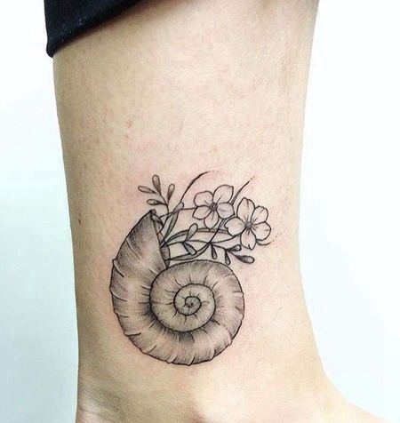 小清新脚踝蜗牛纹身图案