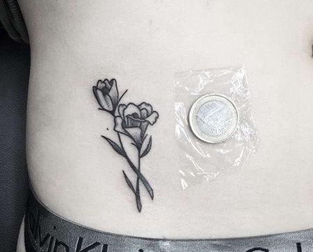 小清新腹部花卉纹身图案