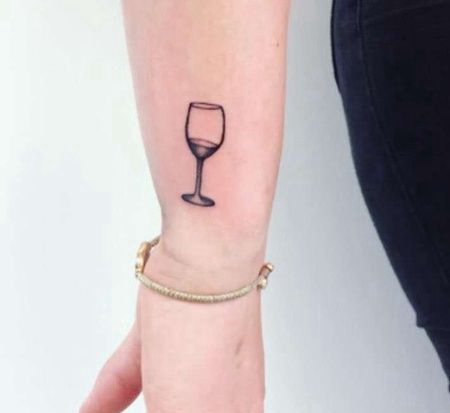 小清新小臂酒杯纹身图案