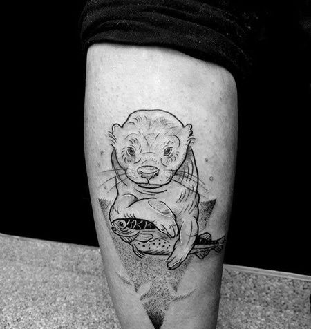 小腿水獭鱼纹身图案