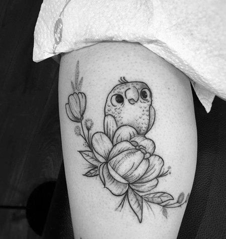 点线小腿花卉鹦鹉纹身图案